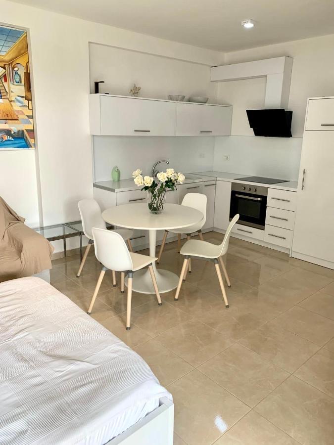 Loli Apartment Luxury White Residence Саранда Экстерьер фото