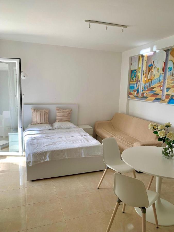 Loli Apartment Luxury White Residence Саранда Экстерьер фото
